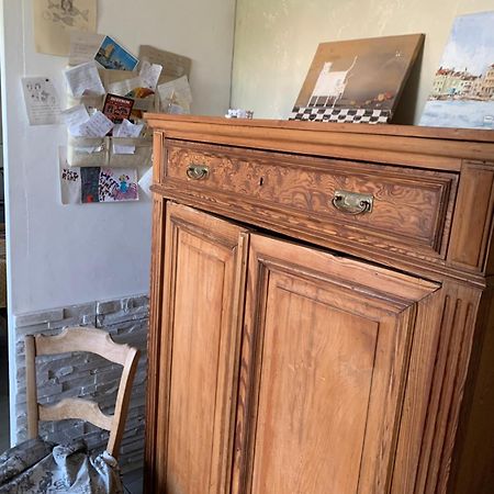Gite Les Petits Poissons Verts Et Massages La Jarrie Exterior photo