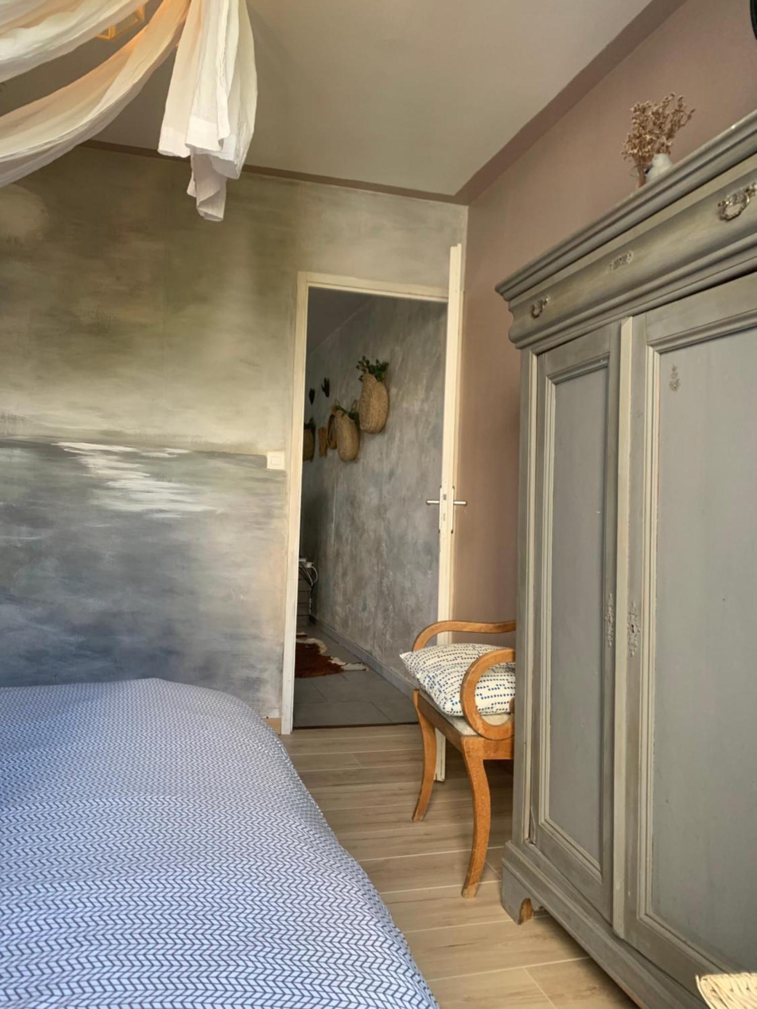 Gite Les Petits Poissons Verts Et Massages La Jarrie Exterior photo